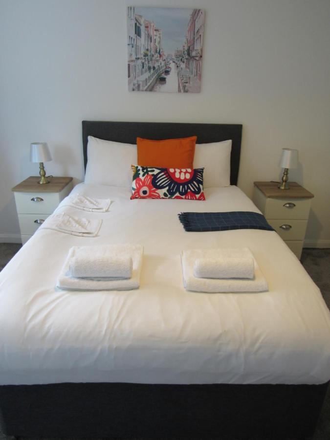 The Cambridge Suites - Tas Accommodations Exterior photo
