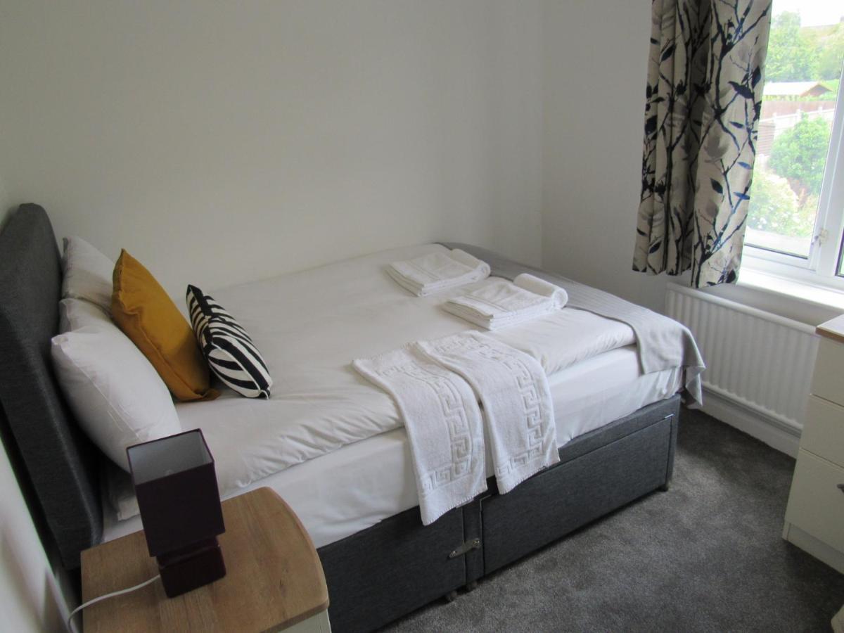 The Cambridge Suites - Tas Accommodations Exterior photo